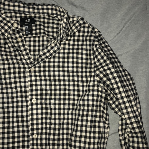 Button down - Picture 3 of 3